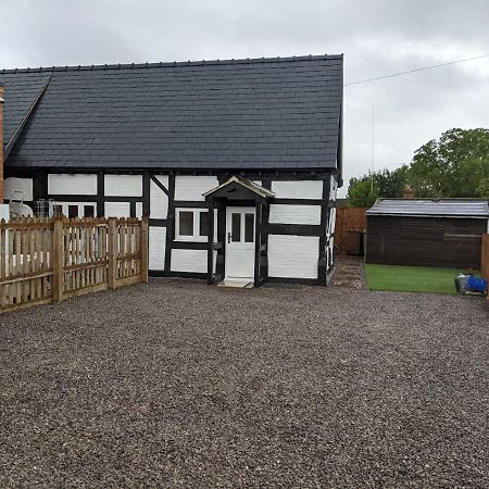Characterful 2 bed cottage, quiet village setting Ashleworth Esterno foto
